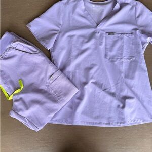 FIGS MEDIUM Lavender Scrub Set